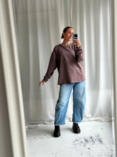 Afbeelding in Gallery-weergave laden, LOUWI LONGSLEEVE - Taupe
